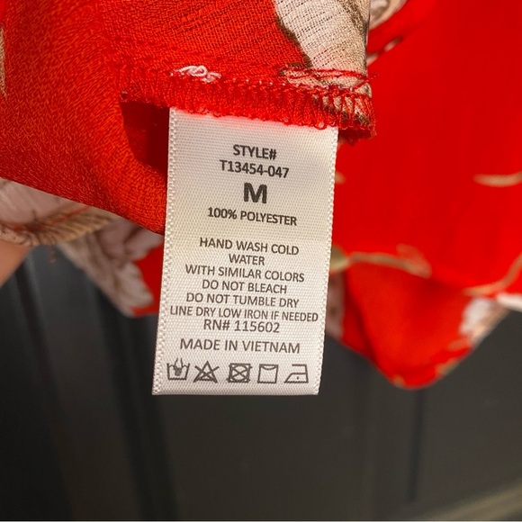 Lush Stitchfix Devon Knot Front Top Size Medium NWT Red Floral Crop Tank - Picture 6 of 6